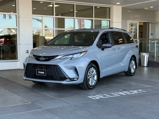 2023 Toyota Sienna 4th Gen - Image 2 of 21