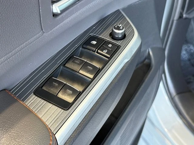 2023 Toyota Sienna 4th Gen - Image 21 of 21