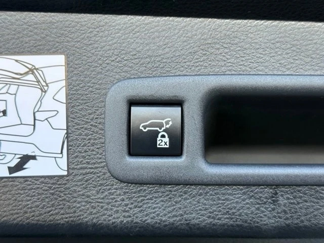 2023 Toyota Sienna 4th Gen - Image 17 of 21