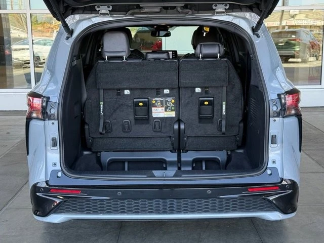 2023 Toyota Sienna 4th Gen - Image 16 of 21