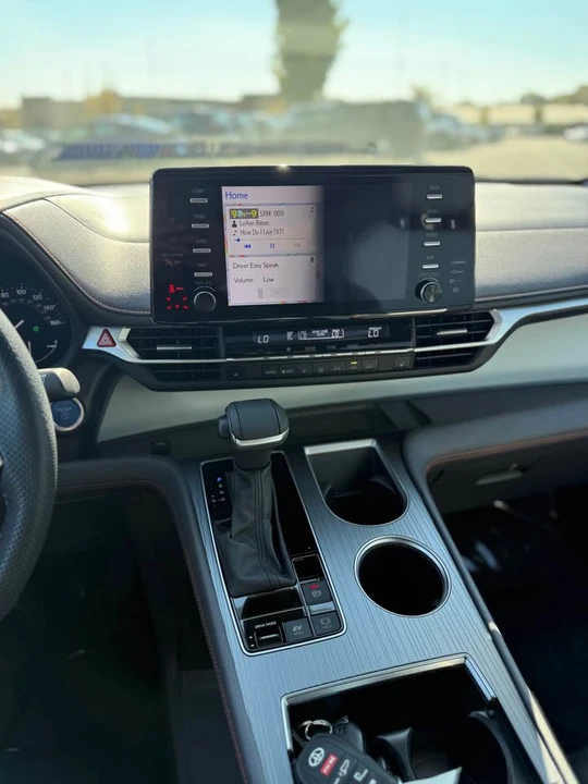 2023 Toyota Sienna 4th Gen - Image 8 of 10