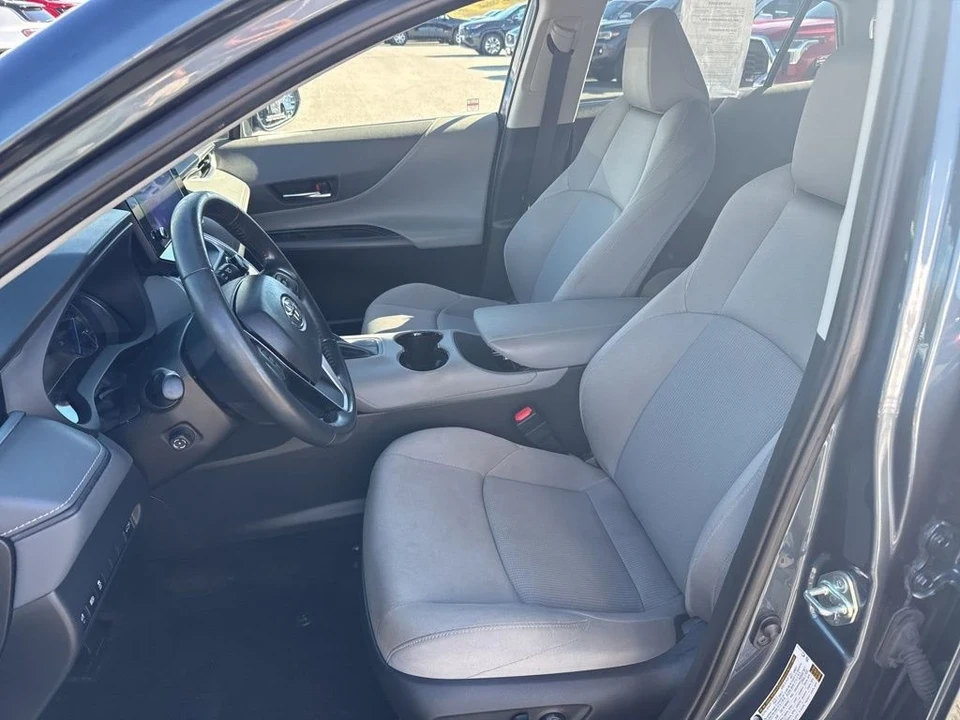 2023 Toyota Venza - Image 11 of 12