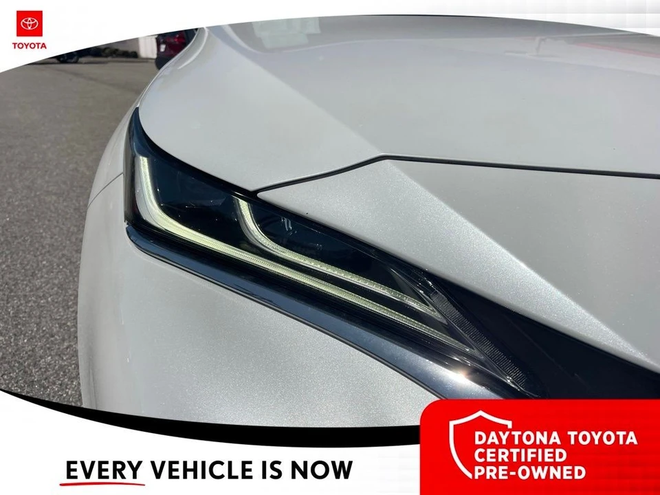 2023 Toyota Venza - Image 3 of 12