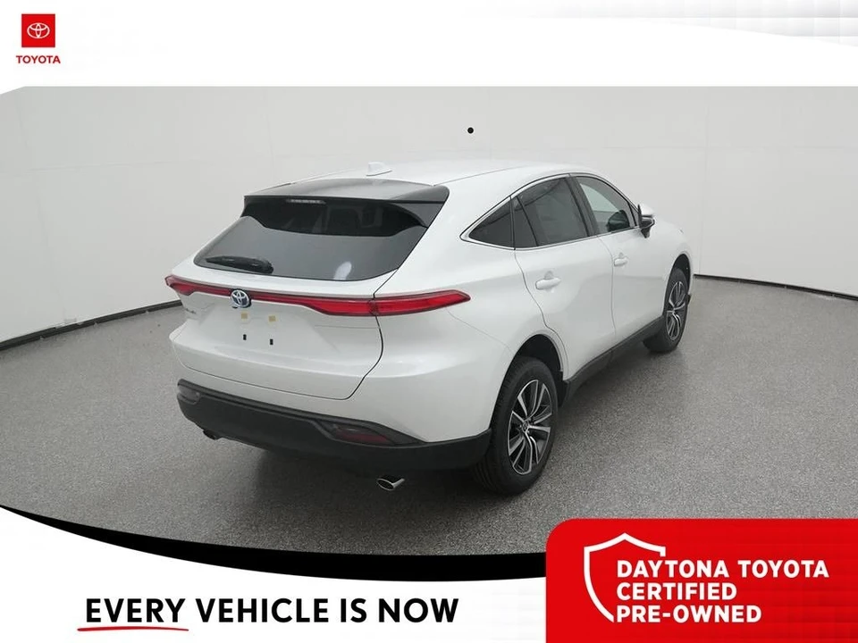 2023 Toyota Venza - Image 8 of 12
