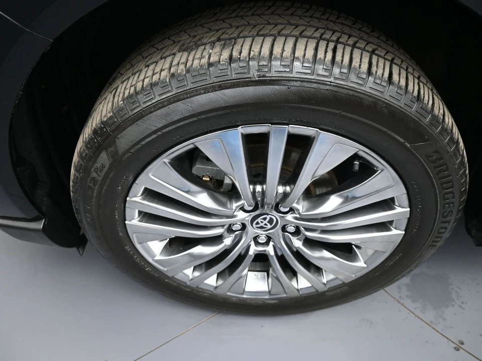 2023 Toyota Venza - Image 14 of 21