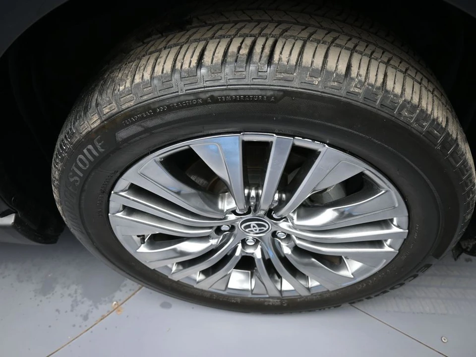 2023 Toyota Venza - Image 13 of 21