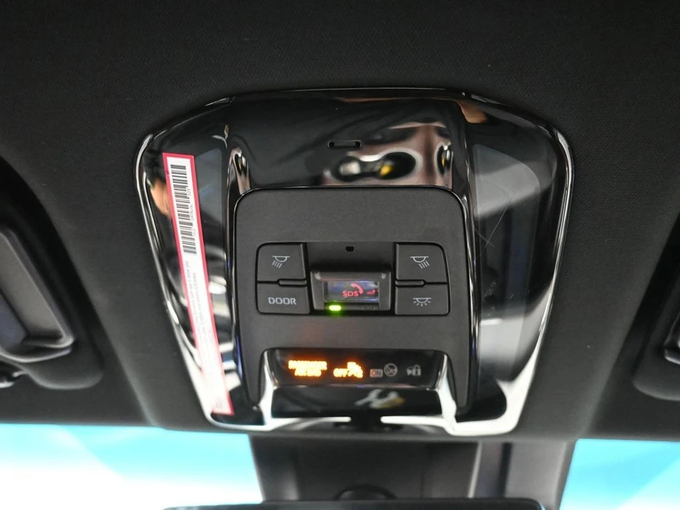 2023 Toyota Venza - Image 17 of 21