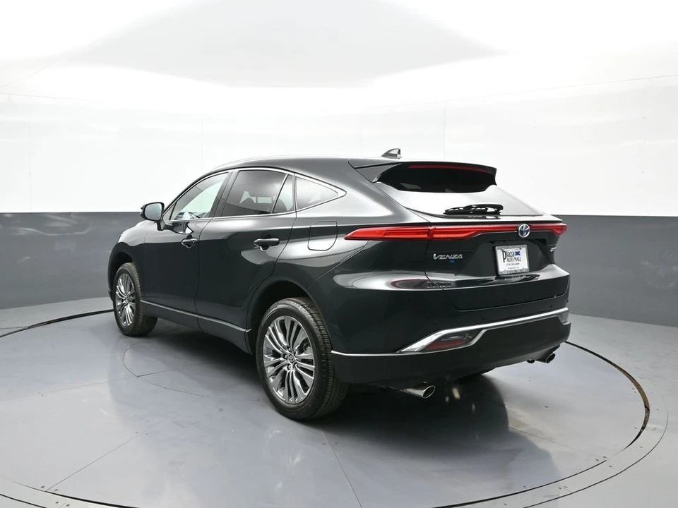 2023 Toyota Venza - Image 8 of 21