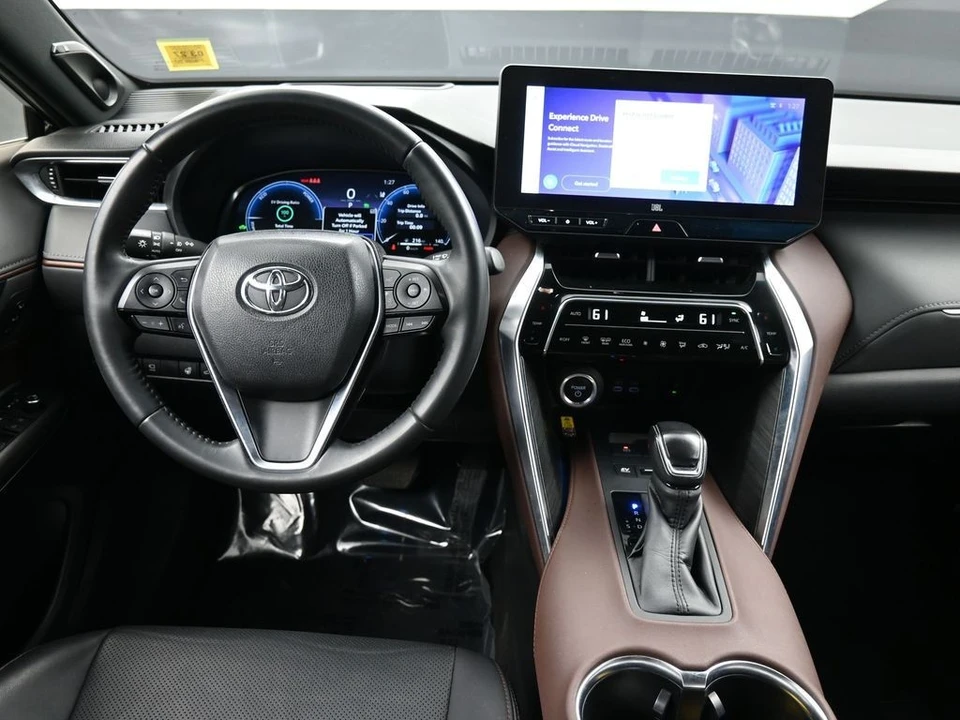 2023 Toyota Venza - Image 19 of 21