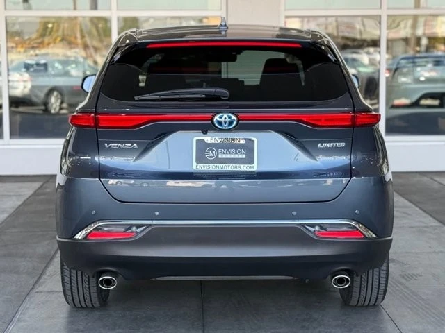 2023 Toyota Venza - Image 11 of 12