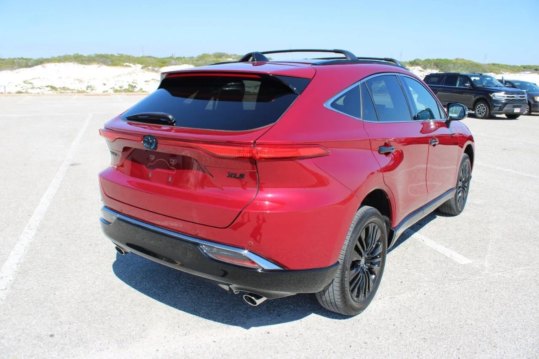 2023 Toyota Venza - Image 11 of 21