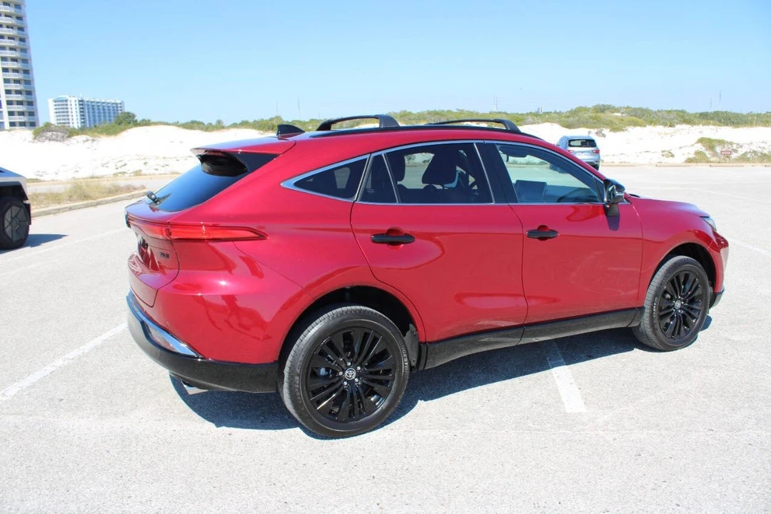 2023 Toyota Venza - Image 13 of 21