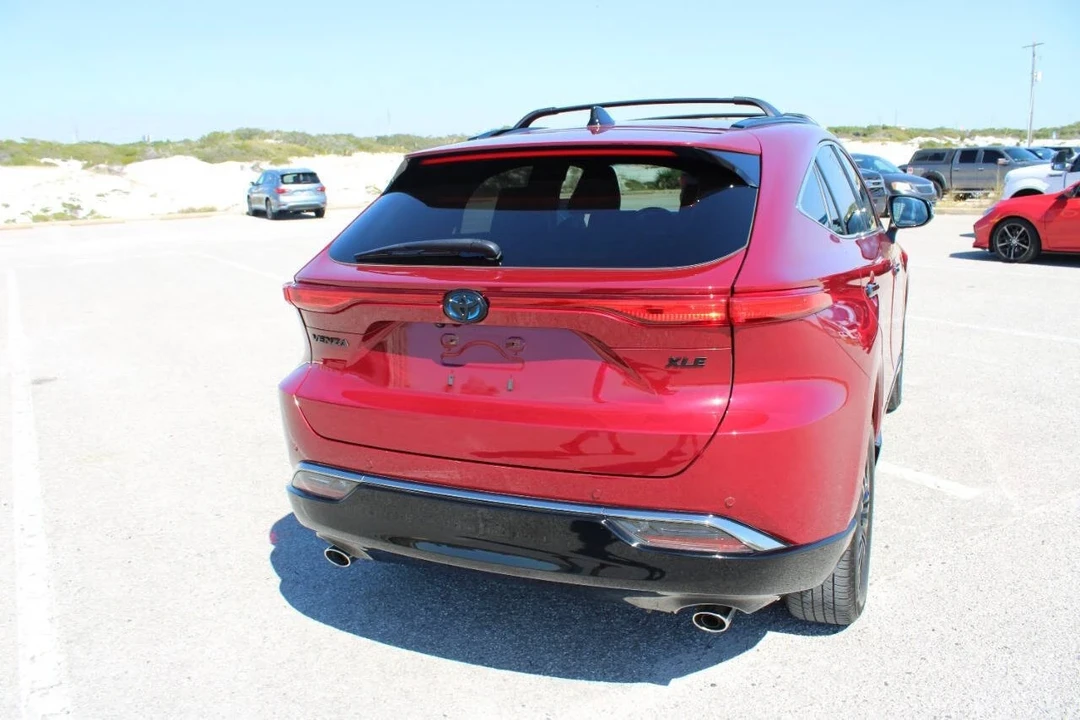 2023 Toyota Venza - Image 10 of 21