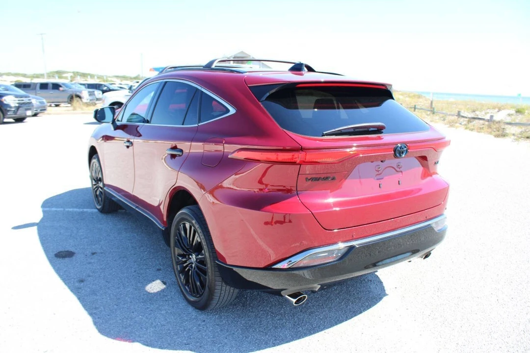 2023 Toyota Venza - Image 7 of 21