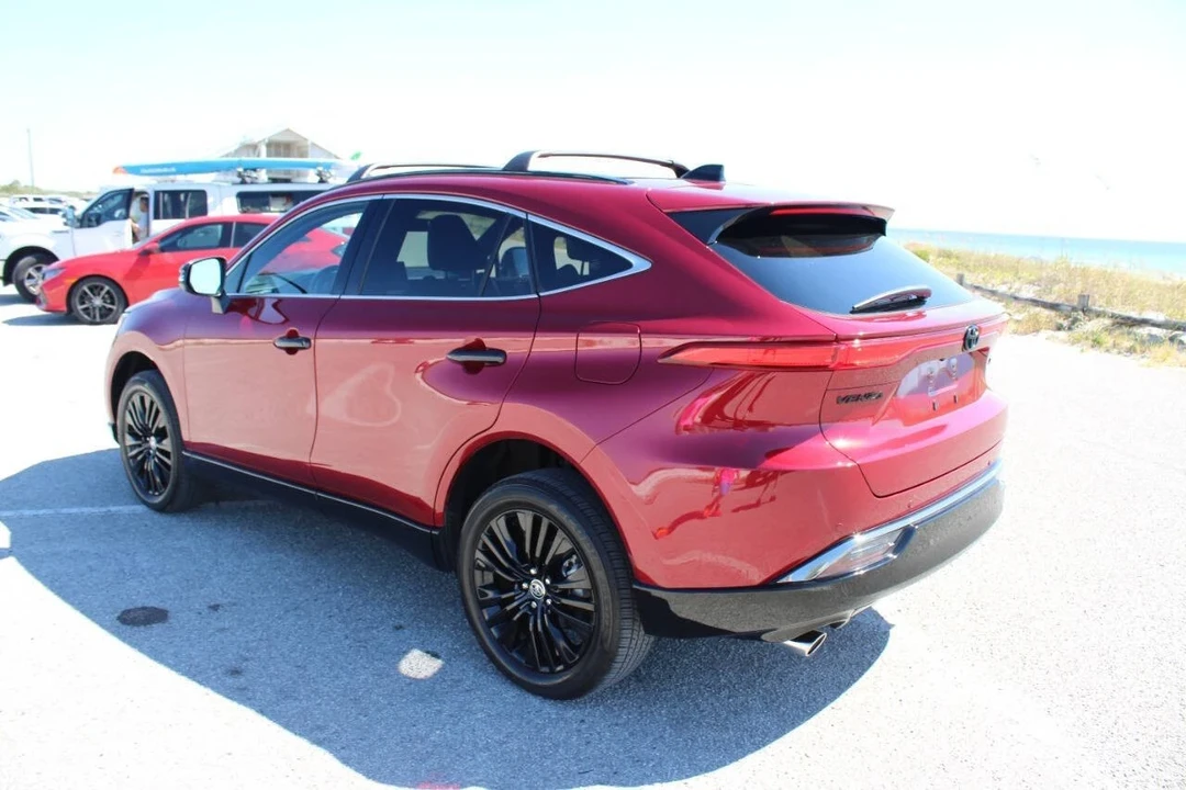 2023 Toyota Venza - Image 6 of 21