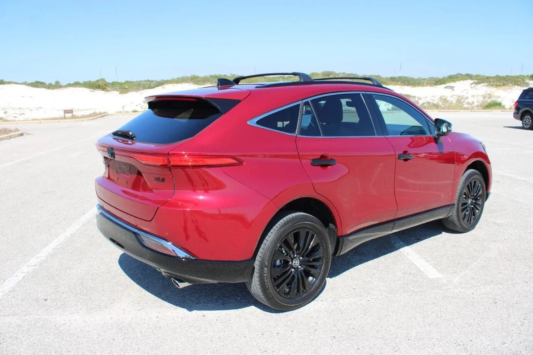 2023 Toyota Venza - Image 12 of 21