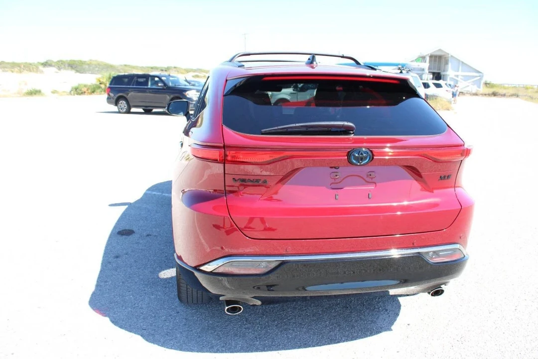 2023 Toyota Venza - Image 8 of 21