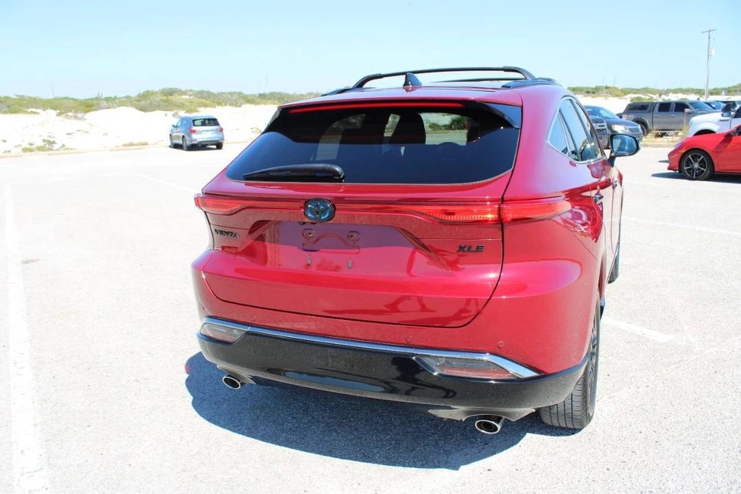 2023 Toyota Venza - Image 10 of 21