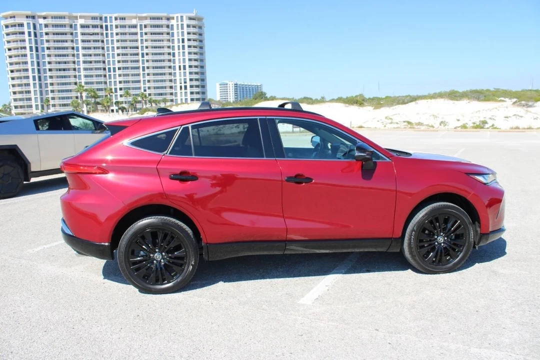 2023 Toyota Venza - Image 15 of 21