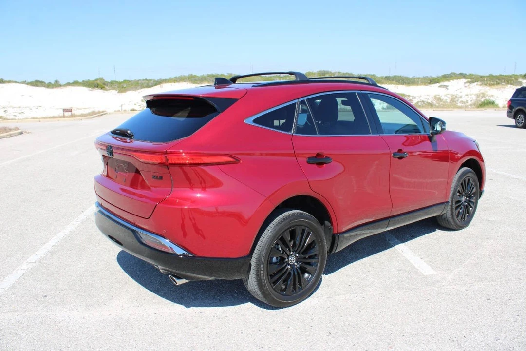 2023 Toyota Venza - Image 12 of 21