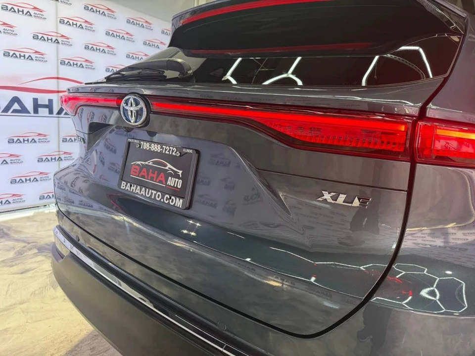 2023 Toyota Venza - Image 16 of 21