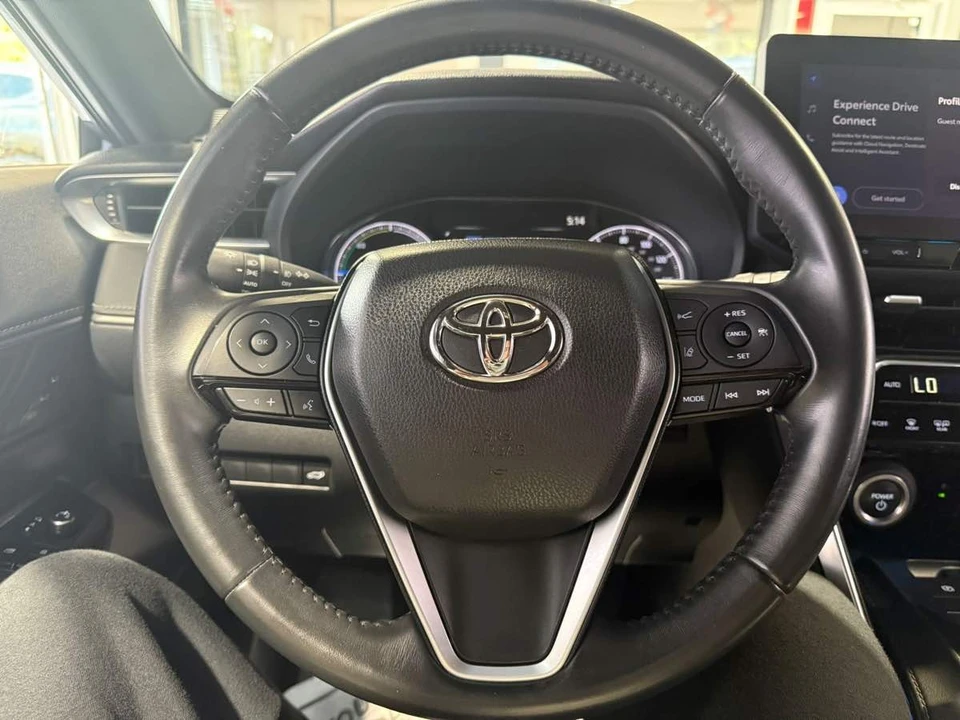 2023 Toyota Venza - Image 17 of 21