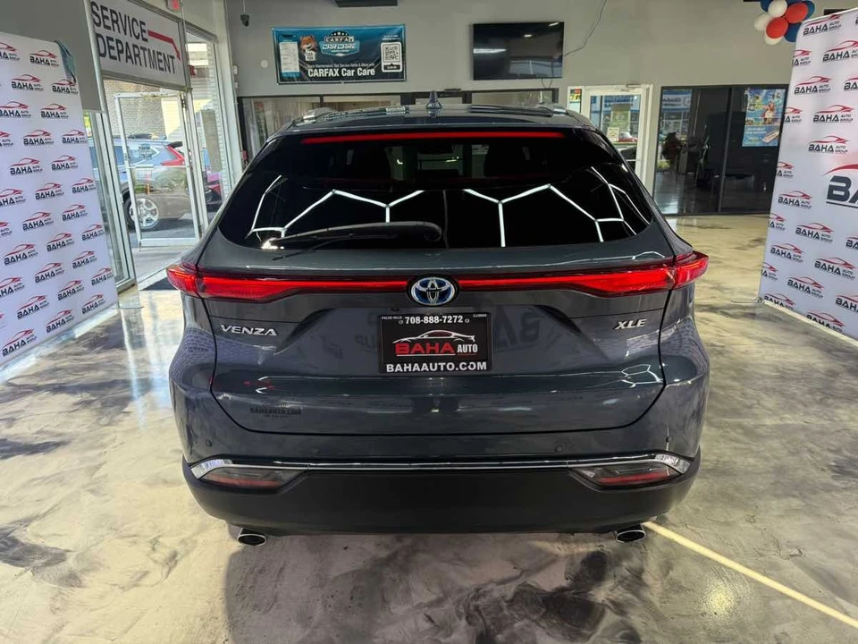 2023 Toyota Venza - Image 11 of 21