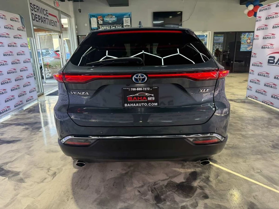 2023 Toyota Venza - Image 10 of 21