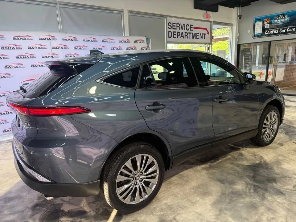 2023 Toyota Venza - Image 9 of 21