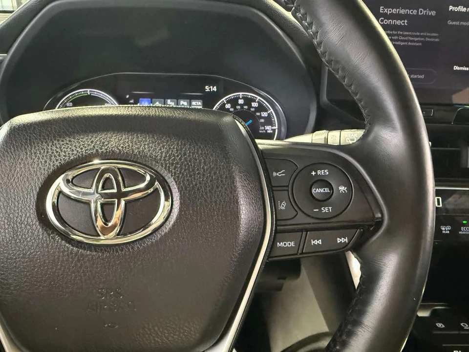 2023 Toyota Venza - Image 18 of 21