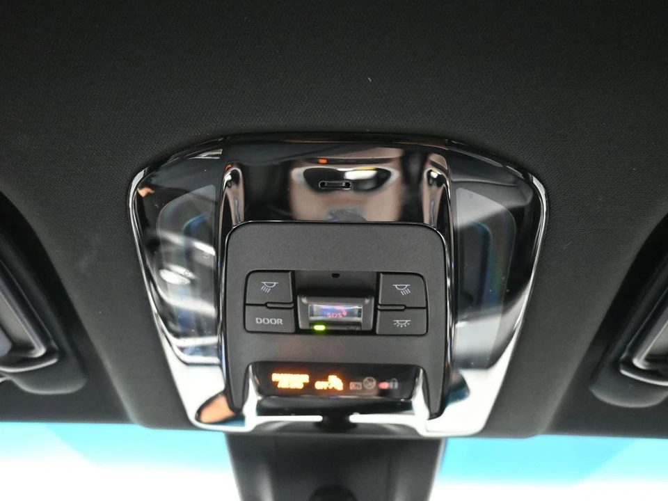 2023 Toyota Venza - Image 17 of 21