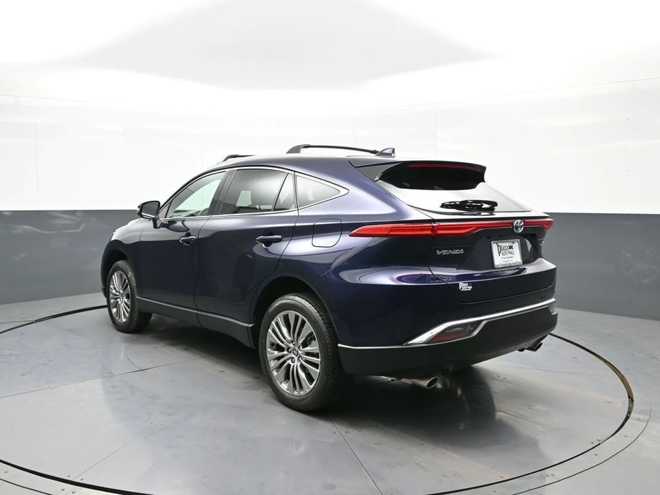 2023 Toyota Venza - Image 8 of 21