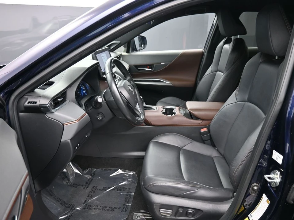 2023 Toyota Venza - Image 18 of 21