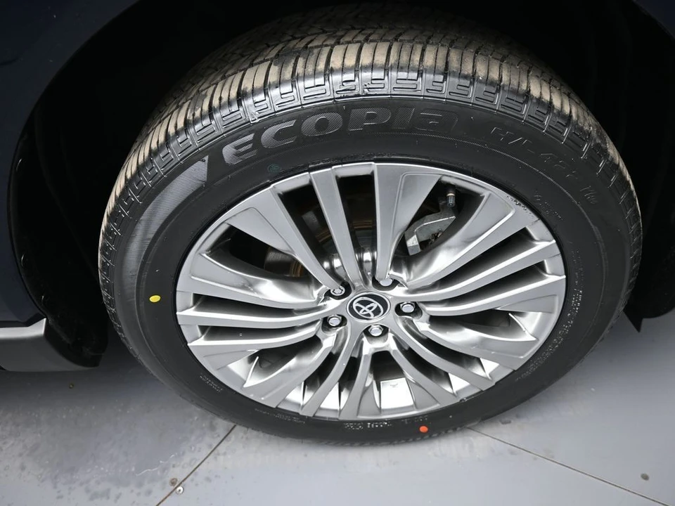 2023 Toyota Venza - Image 12 of 21