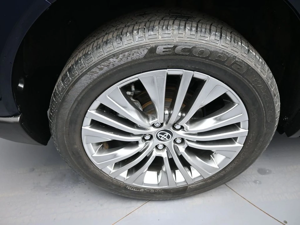 2023 Toyota Venza - Image 13 of 21