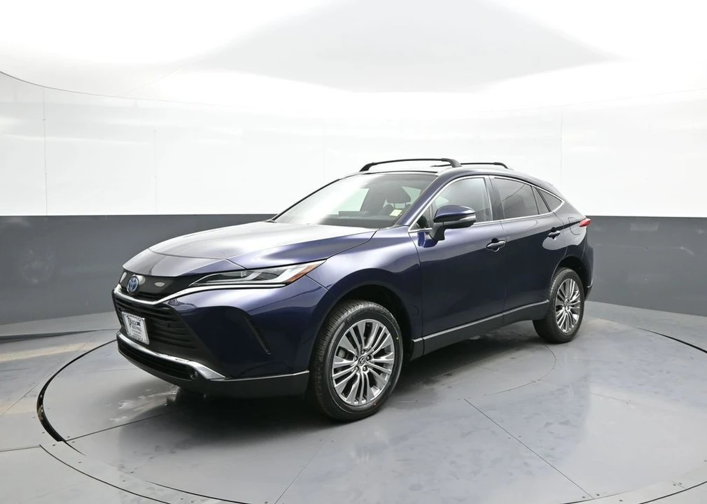 2023 Toyota Venza - Image 10 of 21