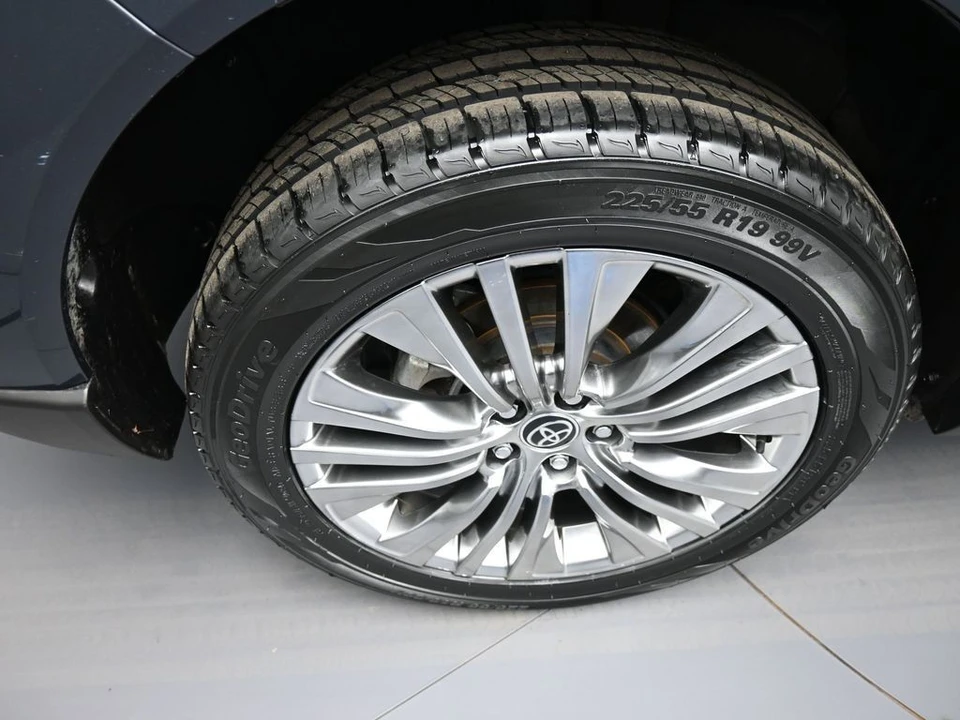 2023 Toyota Venza - Image 12 of 21