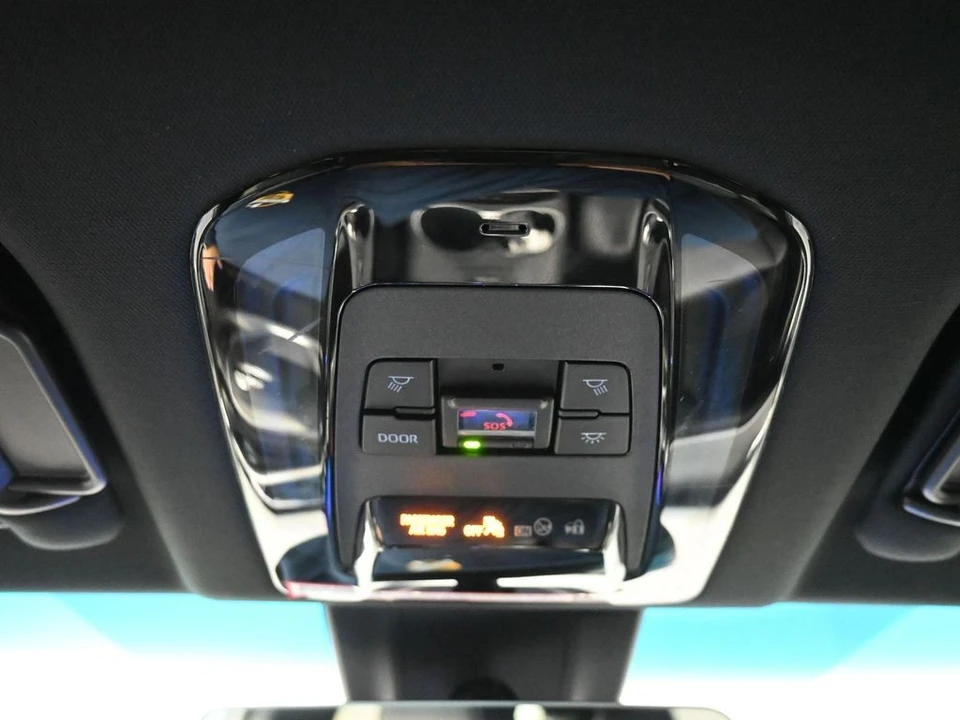 2023 Toyota Venza - Image 17 of 21