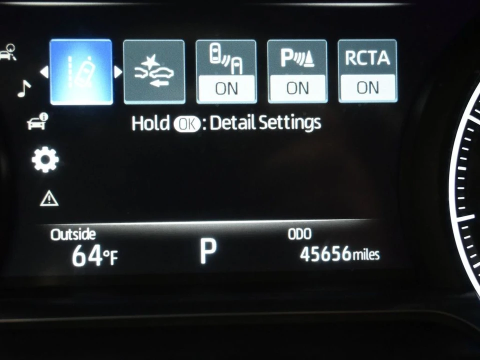 2023 Toyota Venza - Image 16 of 21