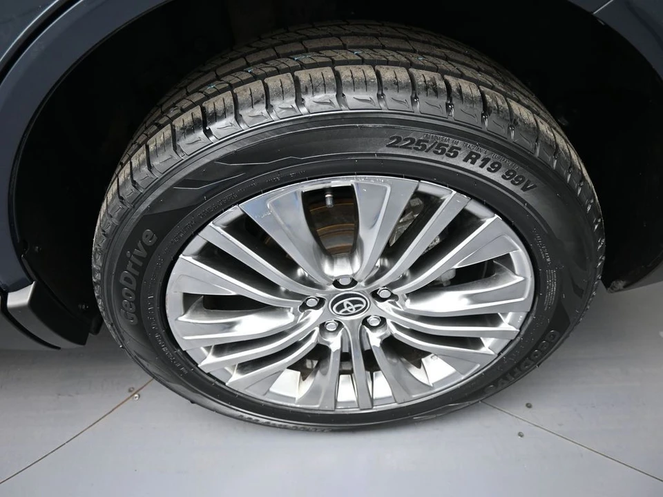 2023 Toyota Venza - Image 15 of 21