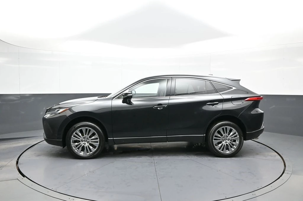 2023 Toyota Venza - Image 9 of 12