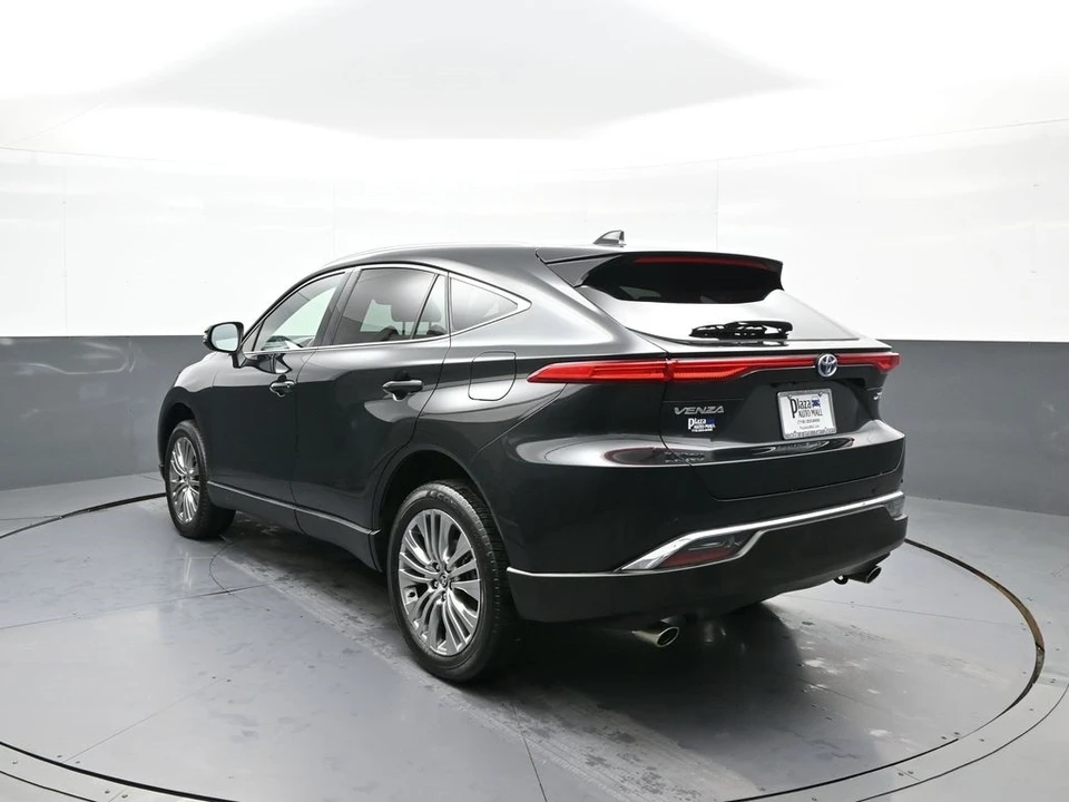 2023 Toyota Venza - Image 8 of 12