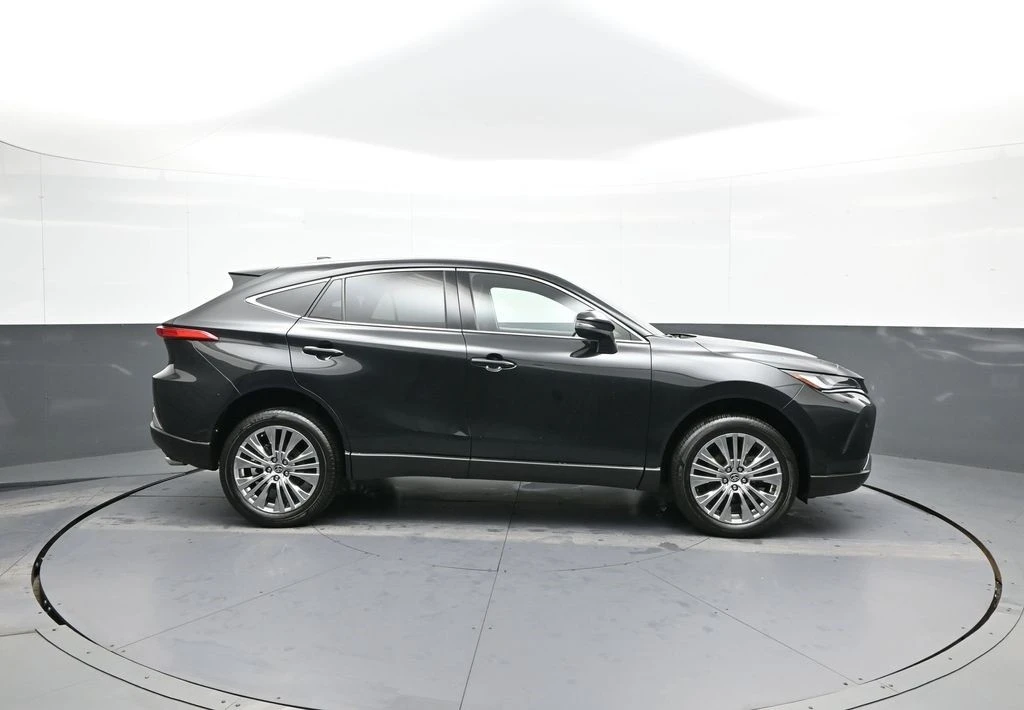 2023 Toyota Venza - Image 5 of 12