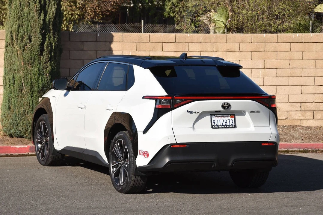 2023 Toyota - Image 13 of 31