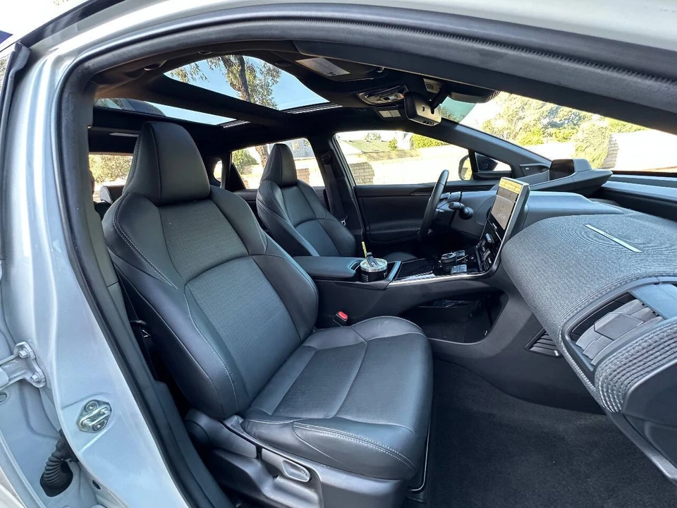 2023 Toyota - Image 19 of 31
