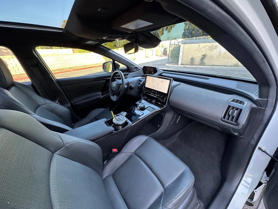 2023 Toyota - Image 21 of 31