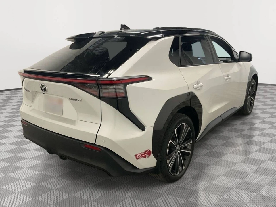 2023 Toyota - Image 6 of 25