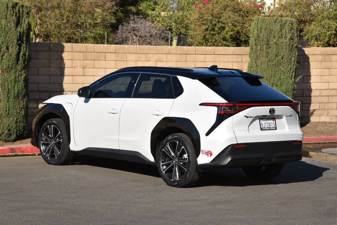 2023 Toyota - Image 29 of 31