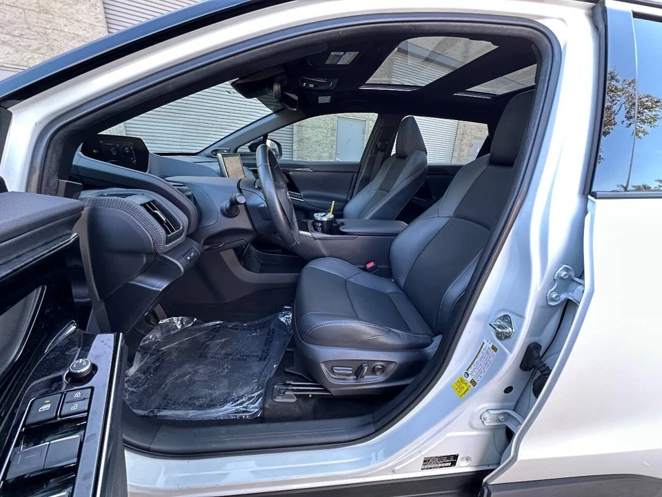 2023 Toyota - Image 6 of 31