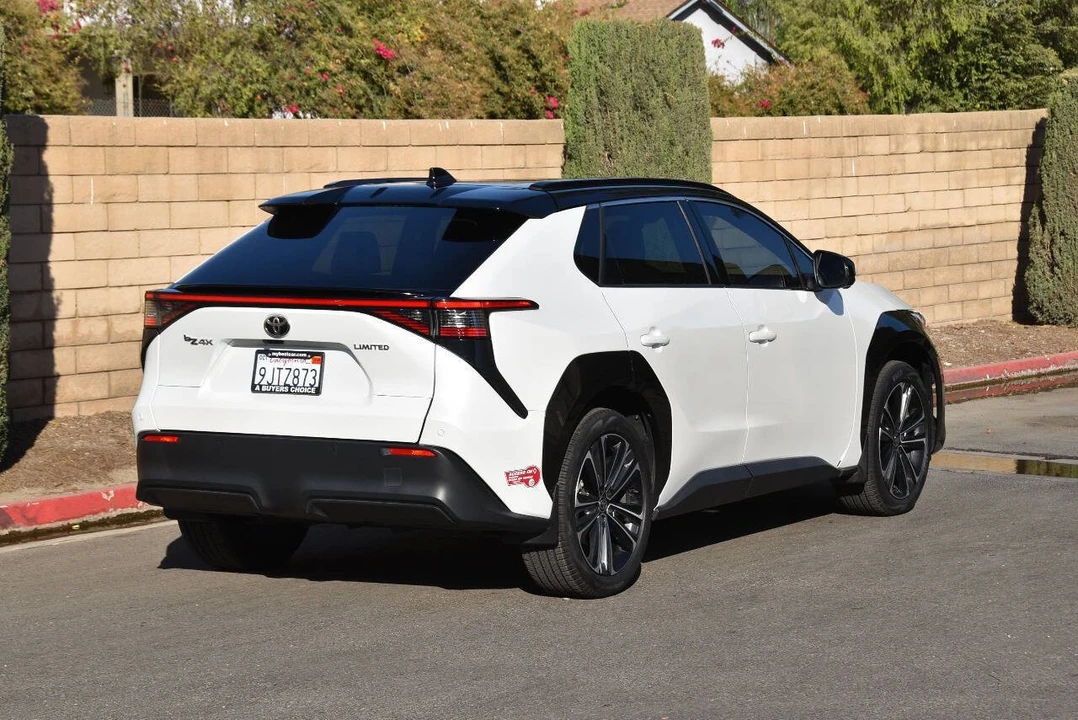2023 Toyota - Image 10 of 31